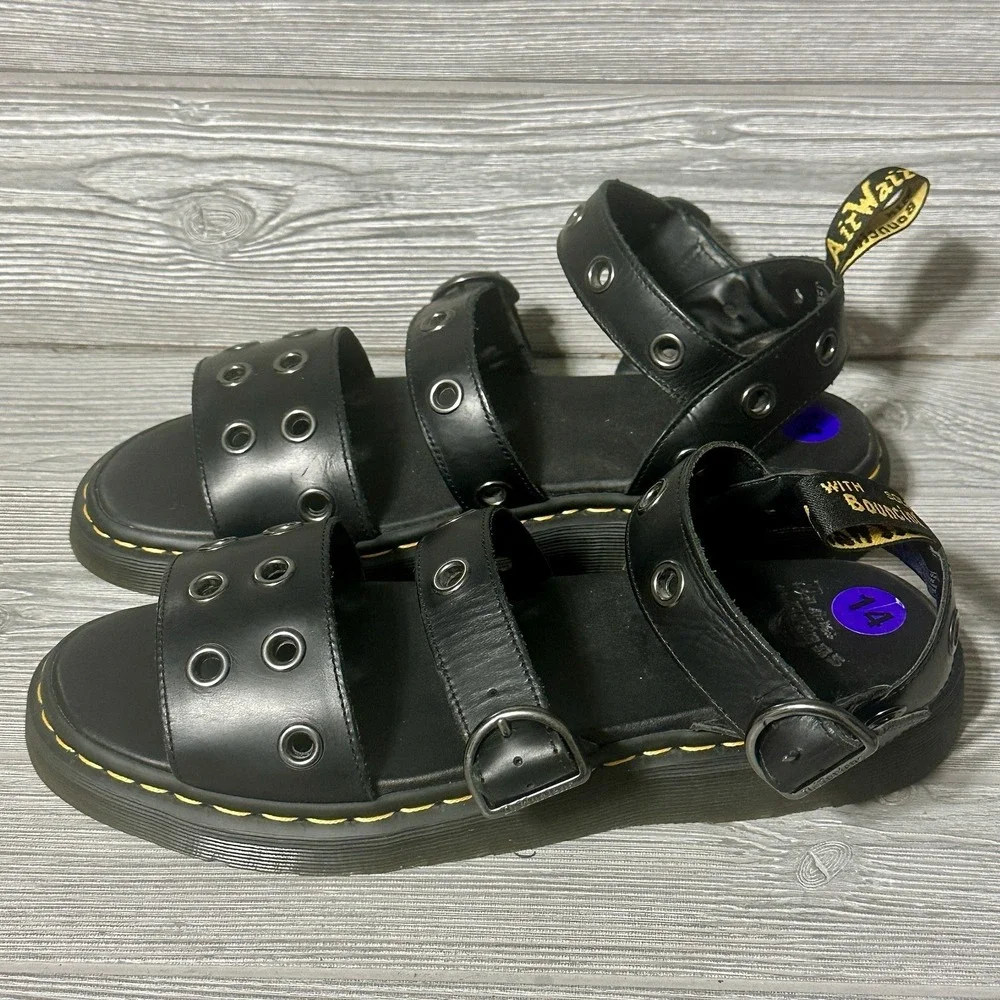 Dr. Martens 14 eyelet adjustable
